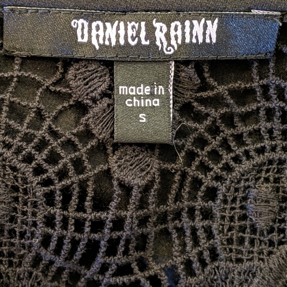 😺 Daniel Rainn Black Silk Blouse w/ Crochet Lace - Picture 5 of 7